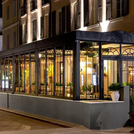 Restaurant De La Tour Hotel 2*