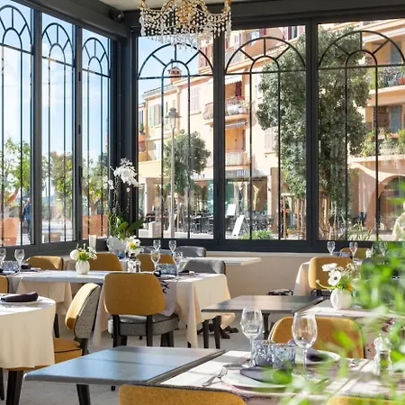 Restaurant De La Tour Hotel