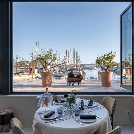 Hotel Restaurant De La Tour 2*